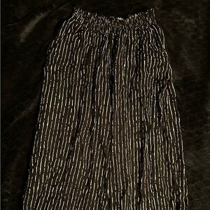 Billabong Black and White Flowy Capri Pants